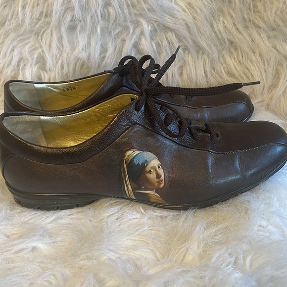 Shoes - Picture 2 of 9